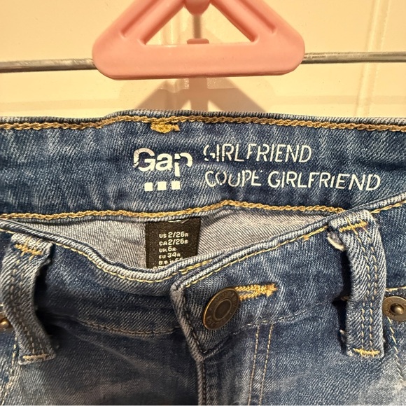 GAP Girlfriend Coup Jeans with Floral Embroidery - Picture 3 of 4